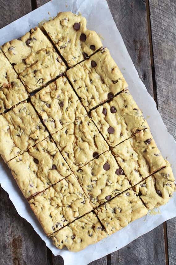 Des barres aux cookies à la citrouille et aux pépites de chocolat (entièrement en farine complète)