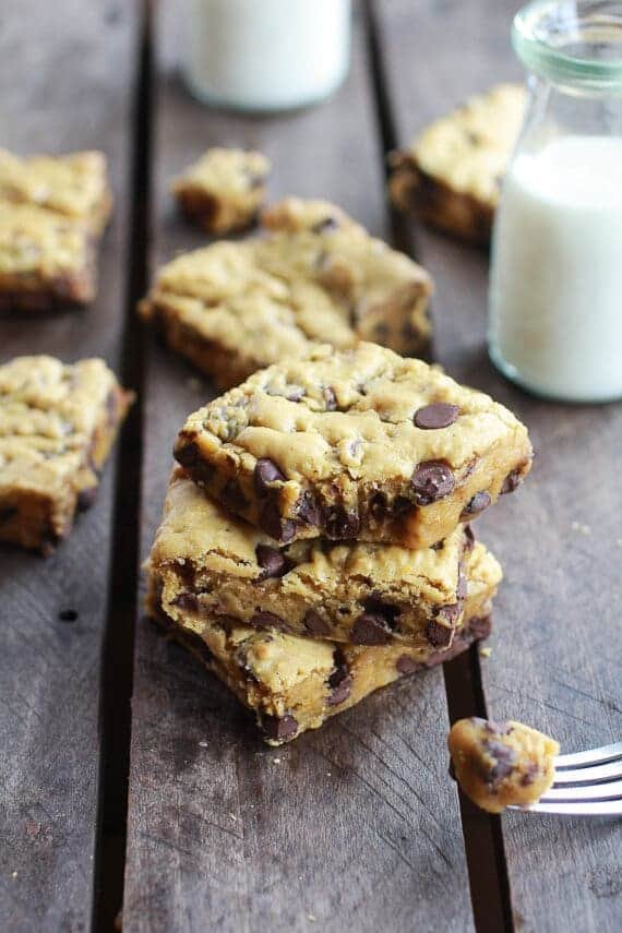 Des barres aux cookies à la citrouille et aux pépites de chocolat (entièrement en farine complète)