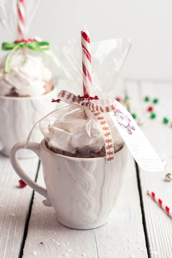 Tasses de chocolat chaud décorées