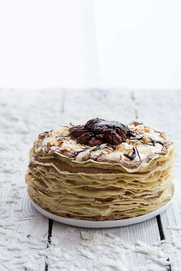 Gâteau aux Crêpes au Rhum et Chocolat à la Noix de Coco