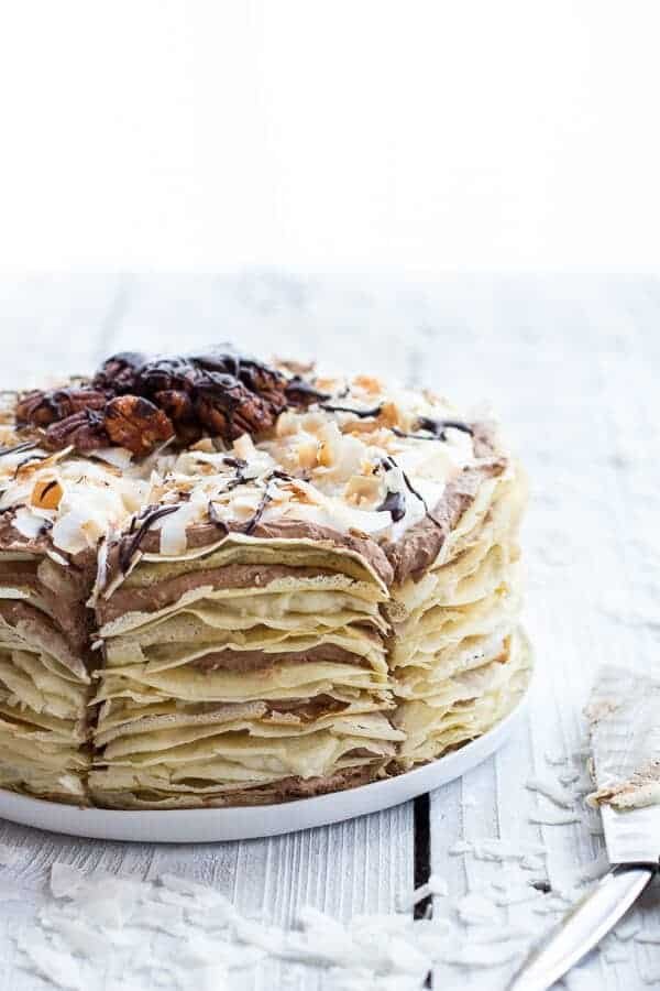 Gâteau aux Crêpes au Rhum et Chocolat à la Noix de Coco