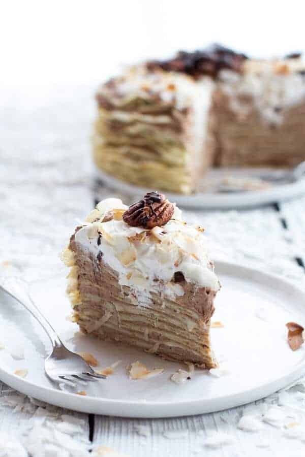Gâteau aux Crêpes au Rhum et Chocolat à la Noix de Coco