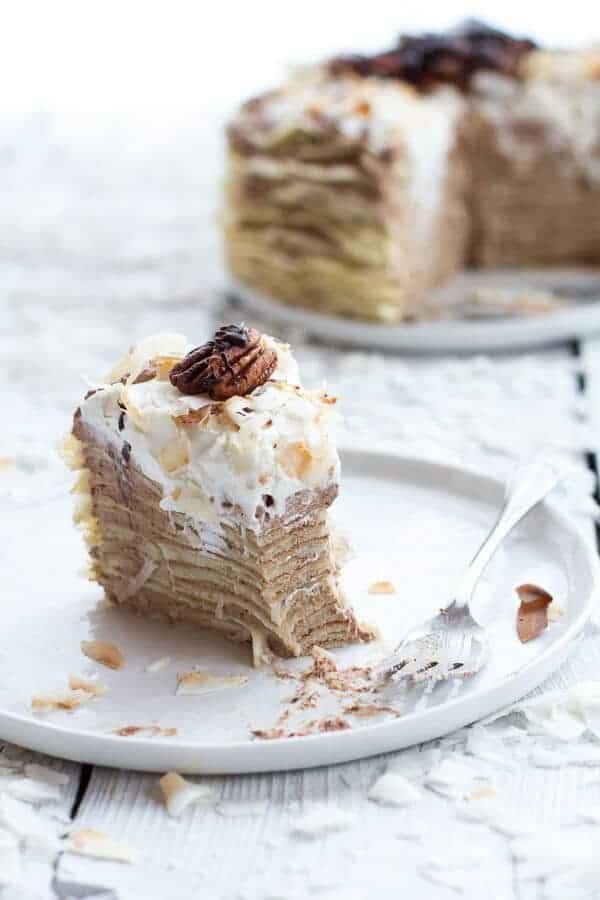 Gâteau aux Crêpes au Rhum et Chocolat à la Noix de Coco