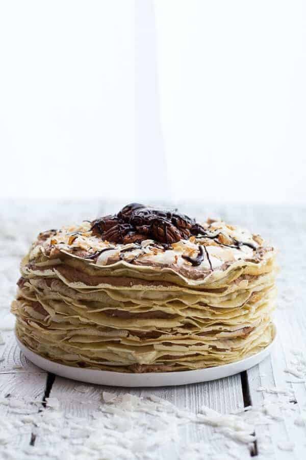 Gâteau aux Crêpes au Rhum et Chocolat à la Noix de Coco