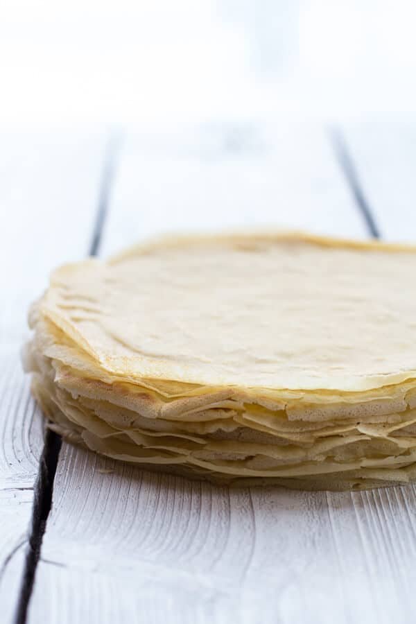Gâteau aux Crêpes au Rhum et Chocolat à la Noix de Coco