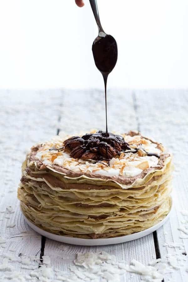 Gâteau aux Crêpes au Rhum et Chocolat à la Noix de Coco