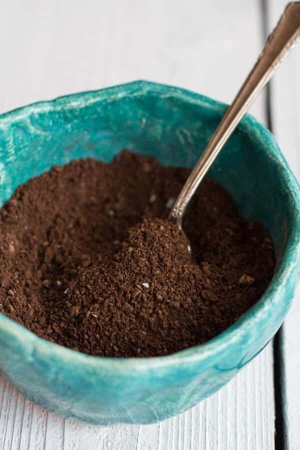 Barres de chocolat noir aux amandes grillées et noix de coco