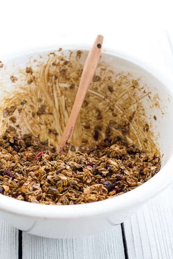 Granola aux Bonhommes en Pain d’Épices | halfbakedharvest.com